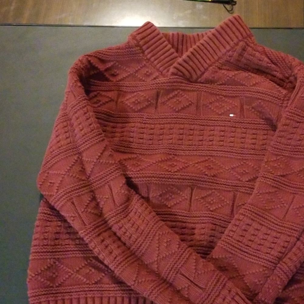Tommy Hilfiger winter designed sweater. sz M
